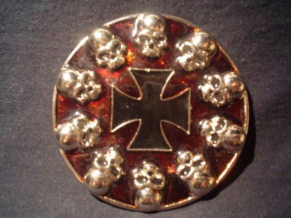 Fivela de cinto (Cranios e a Cruz de malta )